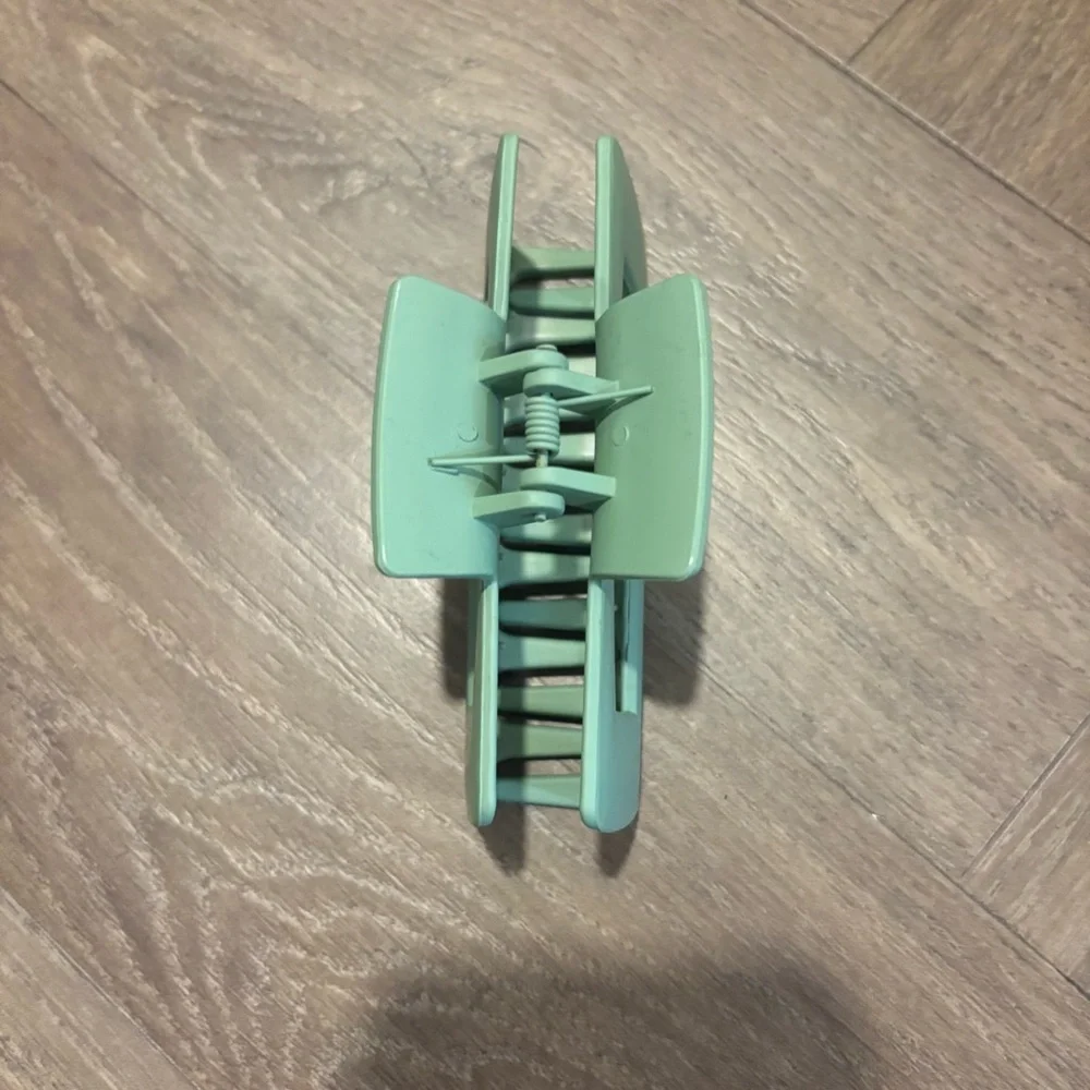Amazon Pastel Green Hair Clip